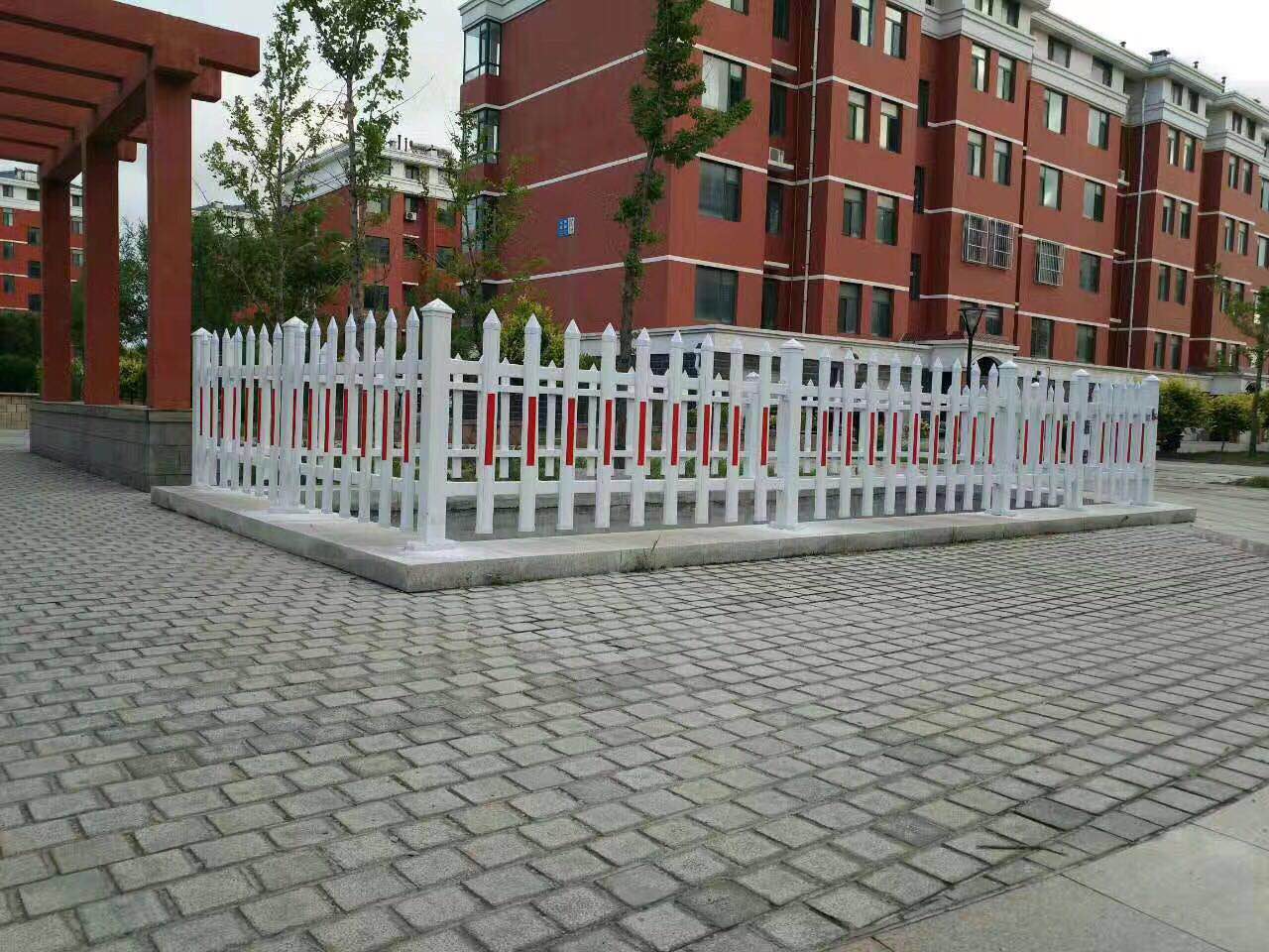 pvc護(hù)欄，鋅鋼護(hù)欄專(zhuān)業(yè)供應(yīng)商